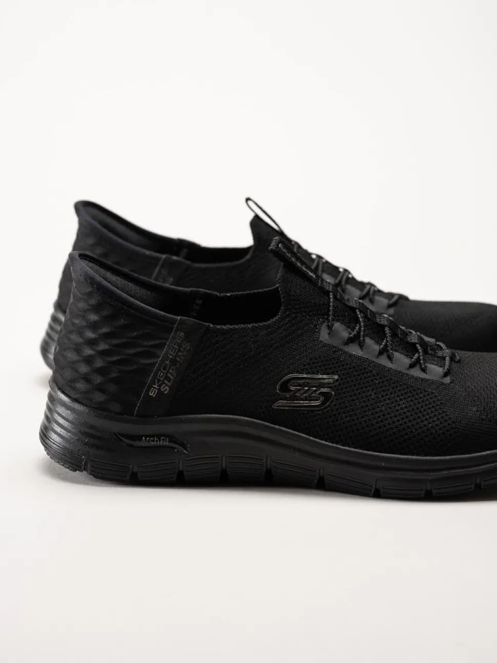 Skechers - Arch Fit Vista - Svarta slip-ins sneakers