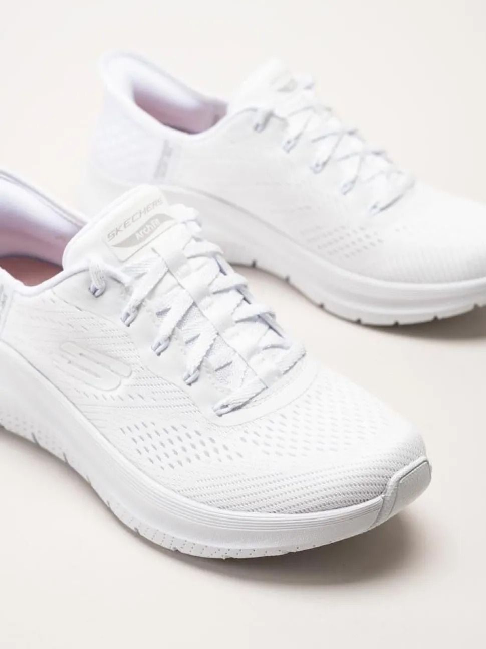 Skechers - Arch Fit 2.0 - Vita slip-ins sneakers i mesh