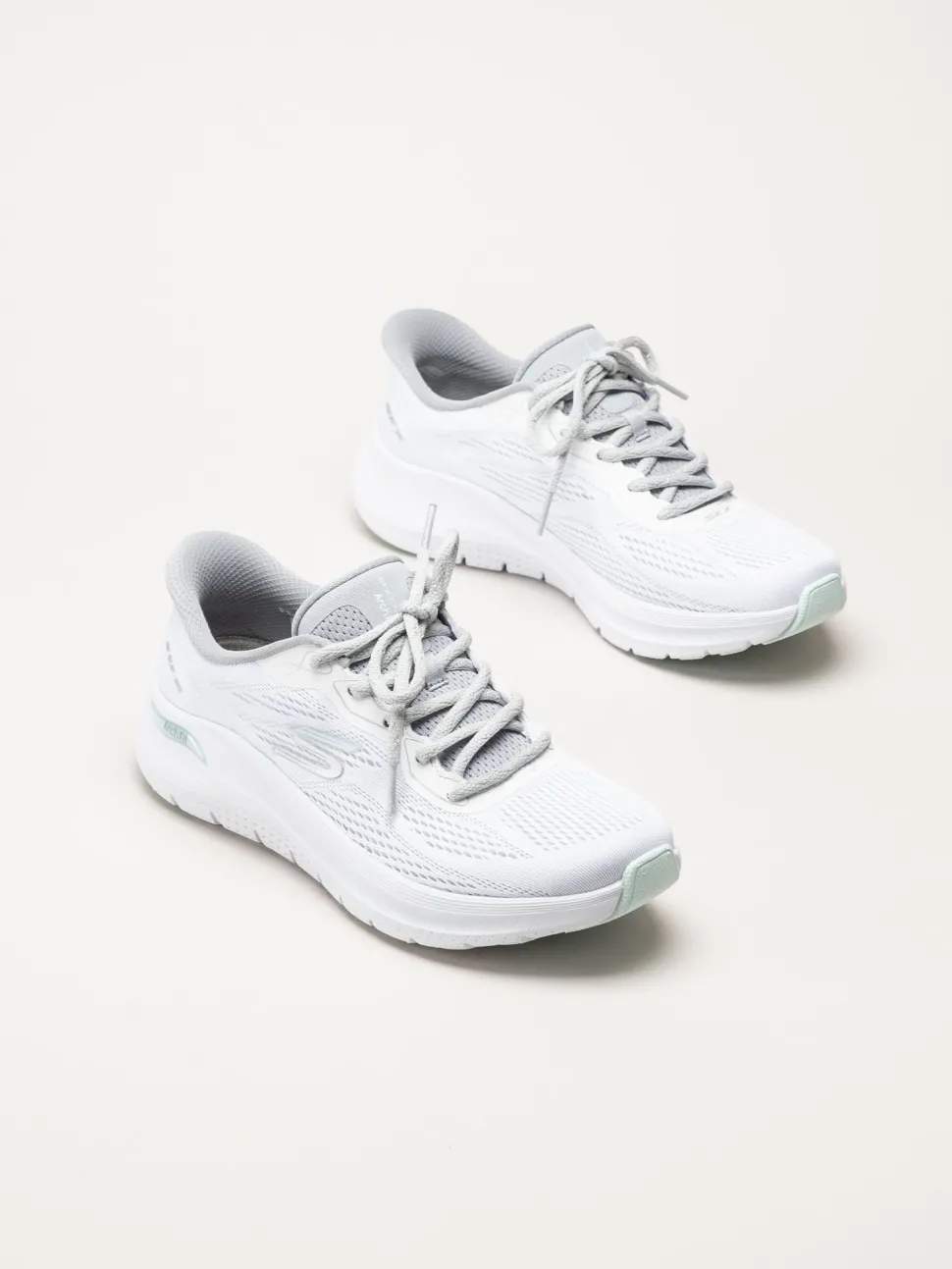 Skechers - Arch Fit 2.0 - Vita slip-ins sneakers i mesh