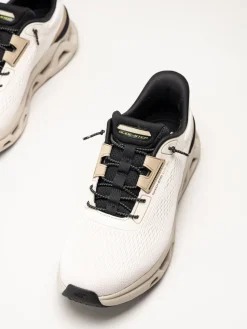 Skechers - Glide Step Altus - Beige slip-ins sneakers i mesh