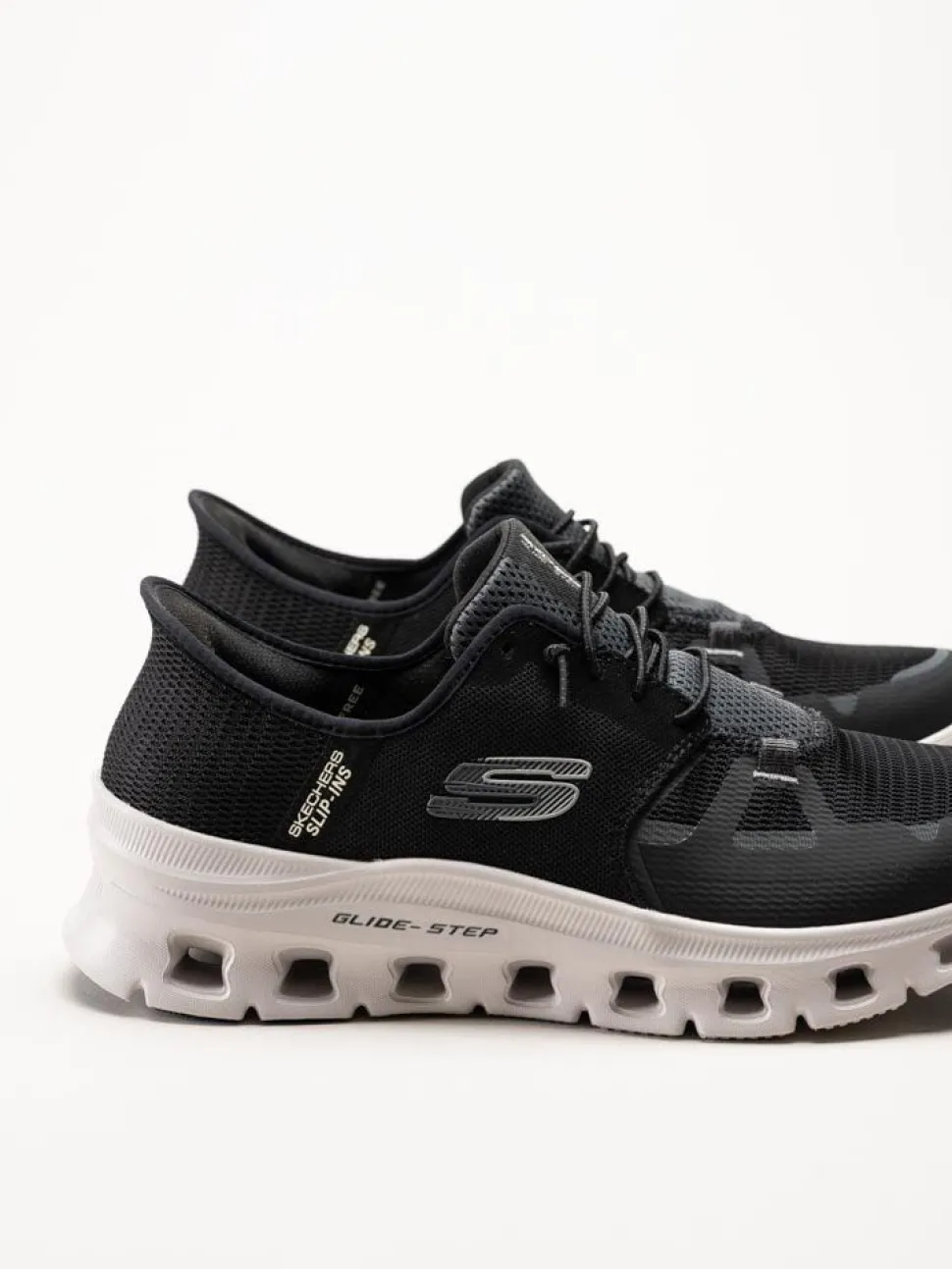 Skechers - Glide Step Pro - Svarta slip-ins sneakers i textil