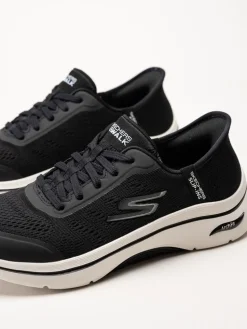 Skechers - Go Walk Arch Fit 2.0 Valencia - Svarta slip-ins sportskor i textil