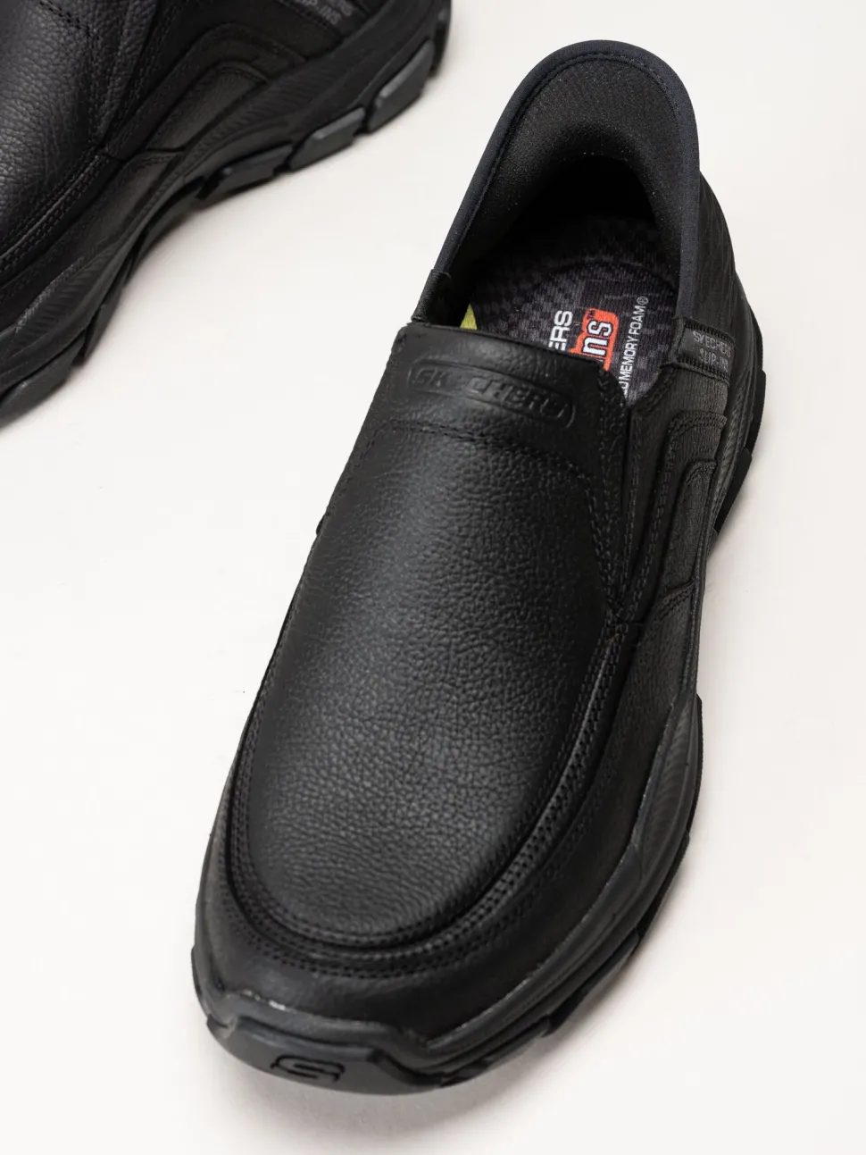 Skechers - Slip-Ins Respected - Elgin - Svarta slip-Ins promenadskor i skinn