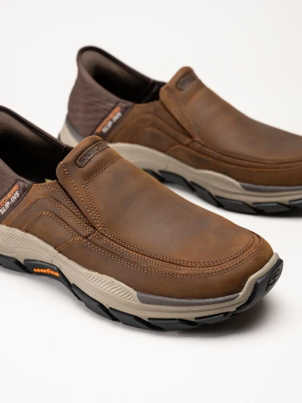 Skechers - Slip-Ins Respected - Elgin - Bruna slip-Ins promenadskor i oljad nubuck