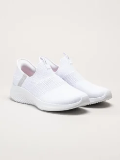 Skechers - Ultra Flex 3.0 Cozy Streak - Vita slip-ins sneakers i textil