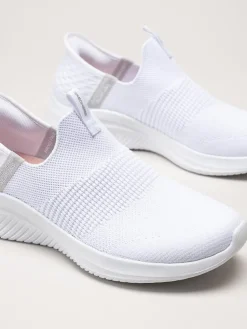 Skechers - Ultra Flex 3.0 Cozy Streak - Vita slip-ins sneakers i textil
