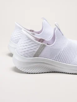 Skechers - Ultra Flex 3.0 Cozy Streak - Vita slip-ins sneakers i textil