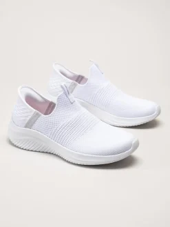 Skechers - Ultra Flex 3.0 Cozy Streak - Vita slip-ins sneakers i textil