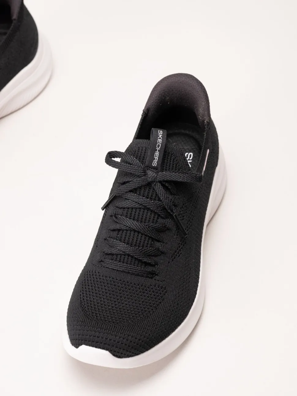 Skechers - Ultra Flex 4.0 - Svarta slip ins sneakers