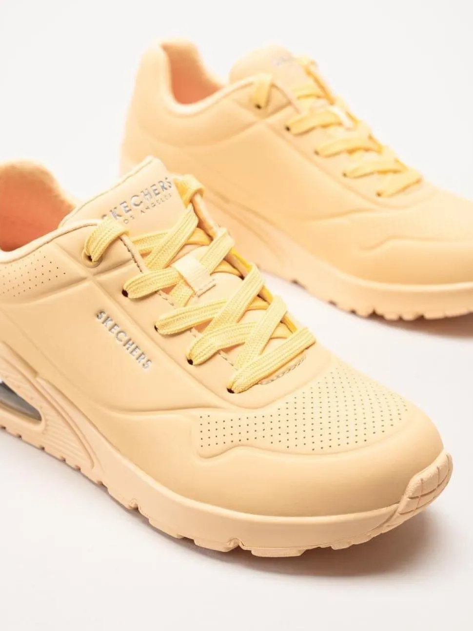 Skechers - Uno - Stand On Air - Gula sneakers i skinnimitation