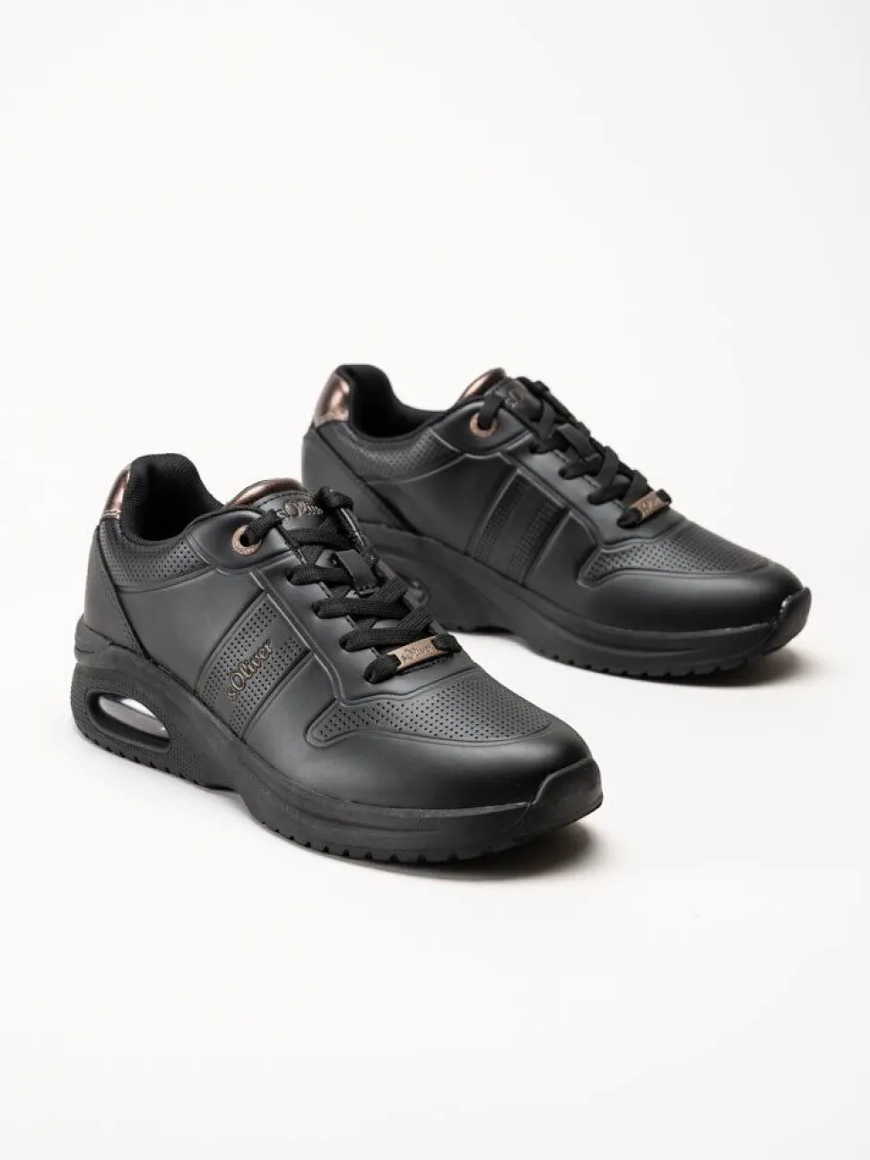 S.Oliver - Svarta sneakers i skinnimitation