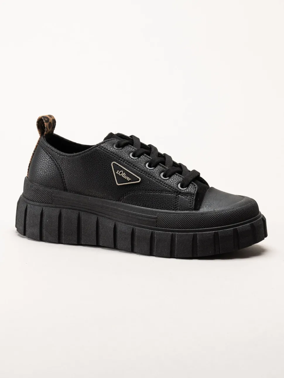 S.Oliver - Svarta sneakers med platåsula