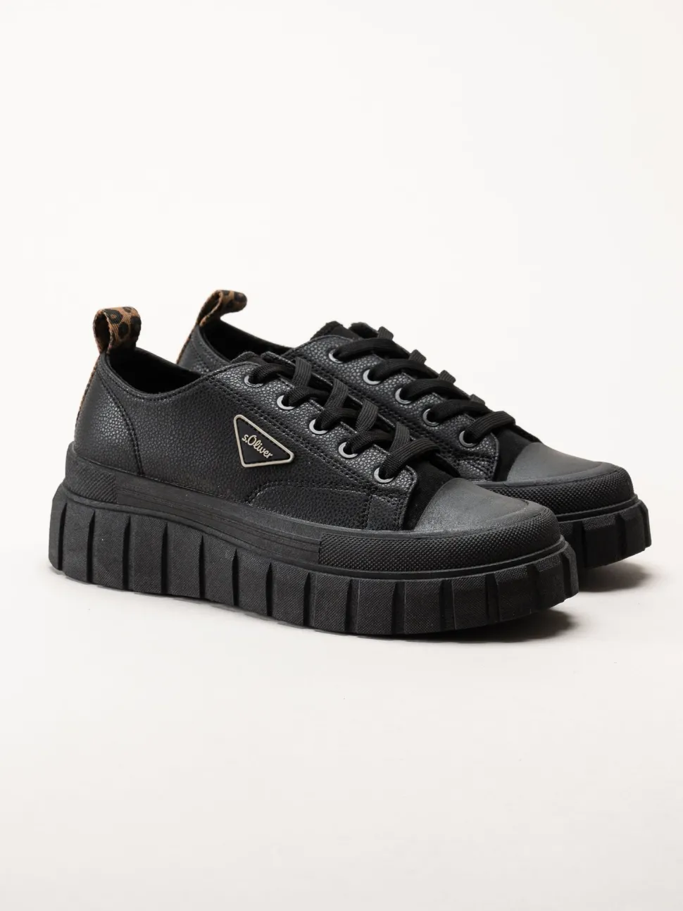 S.Oliver - Svarta sneakers med platåsula