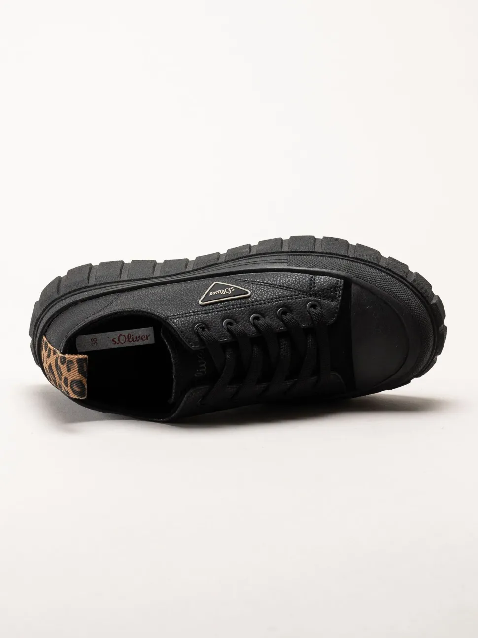S.Oliver - Svarta sneakers med platåsula