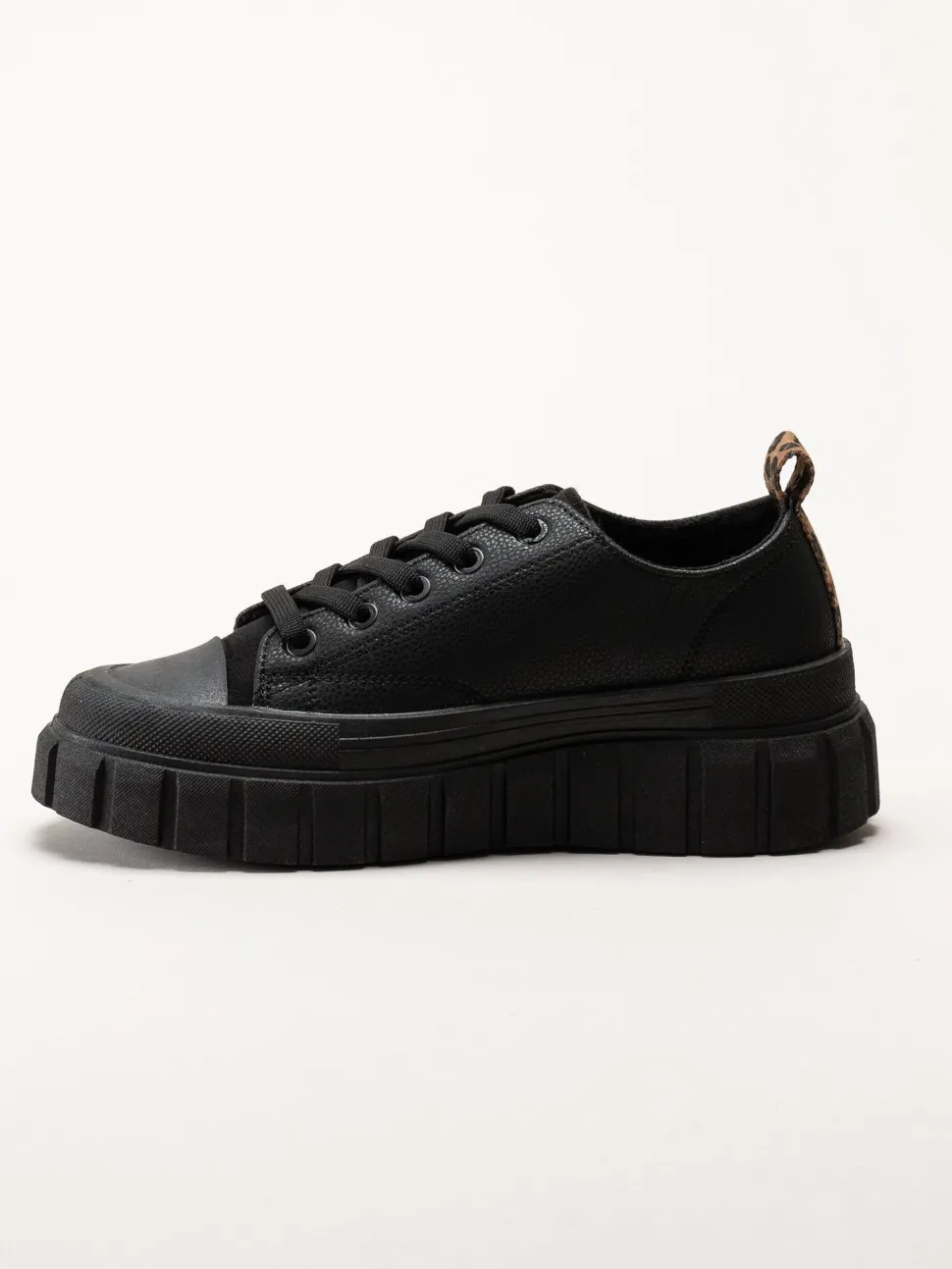 S.Oliver - Svarta sneakers med platåsula