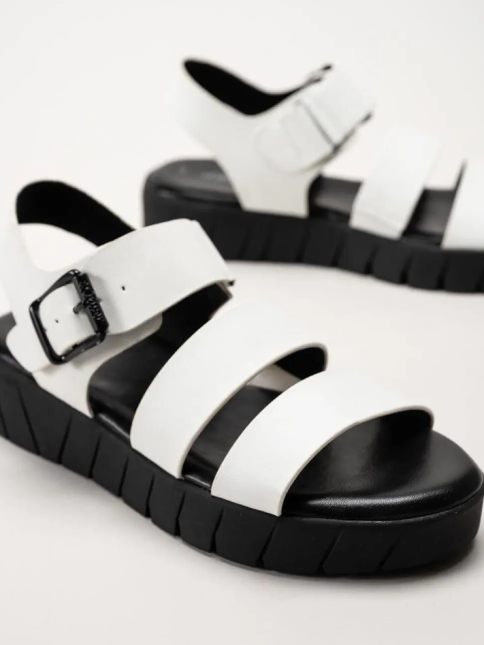 S.Oliver - Vita sandaler i skinnimitation