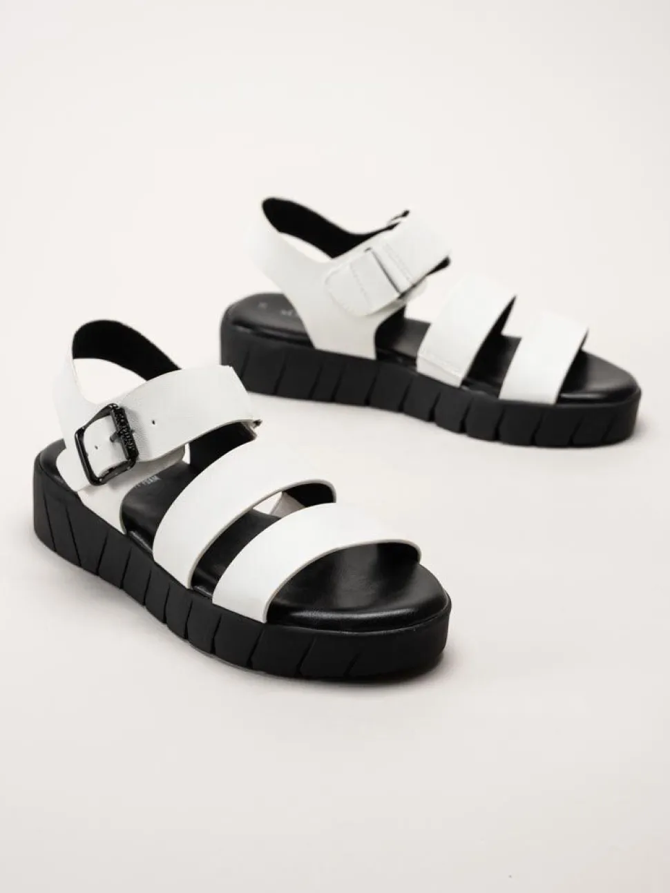 S.Oliver - Vita sandaler i skinnimitation