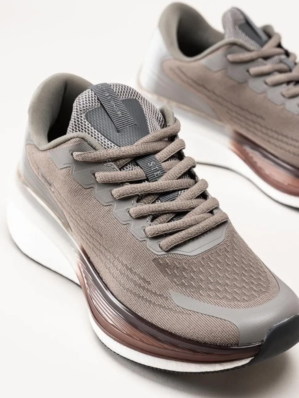 STENK - Alsen - Taupe sportiga sneakers