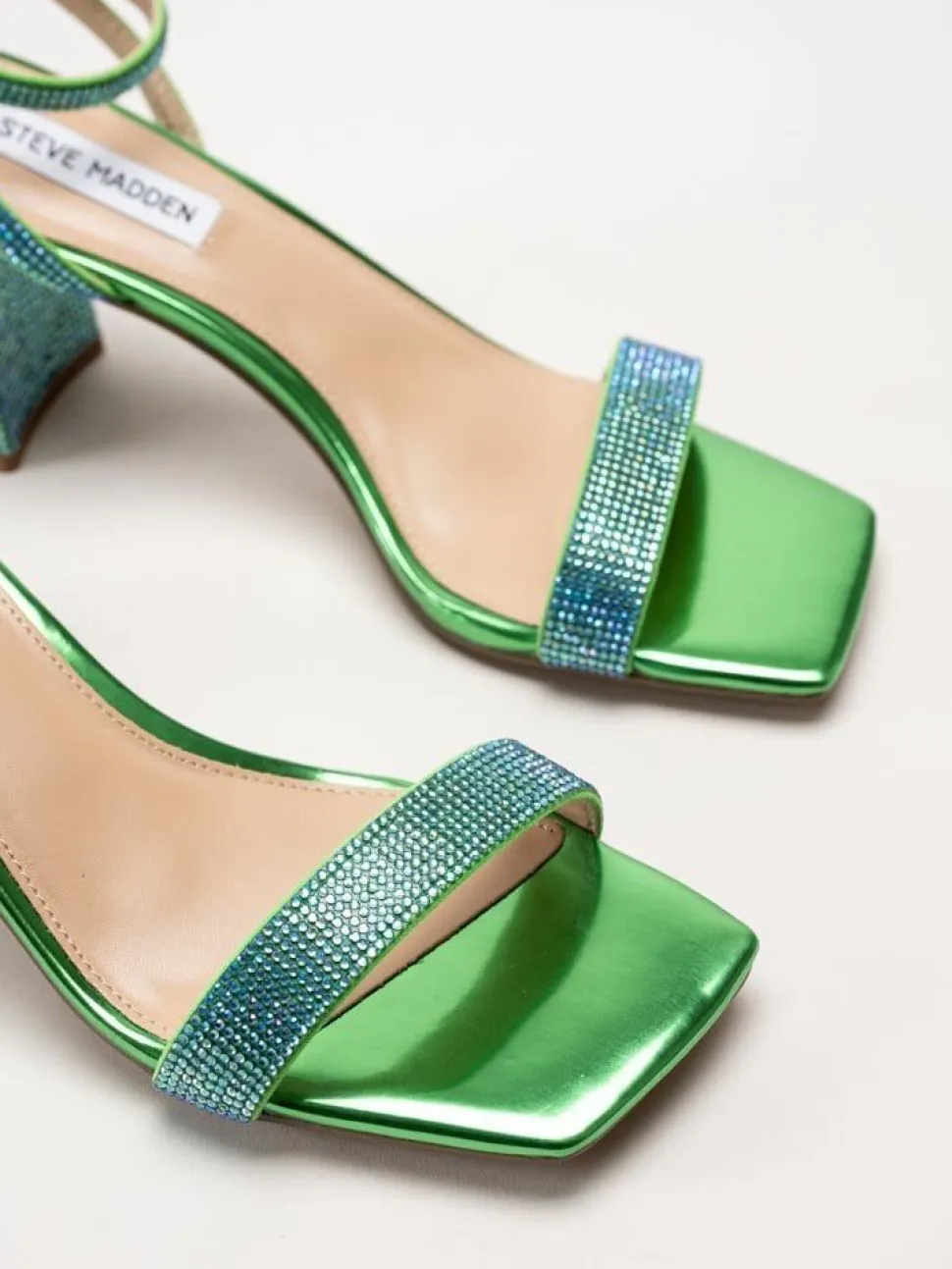 Steve Madden - Luxe-R - Gröna sandaletter med strass