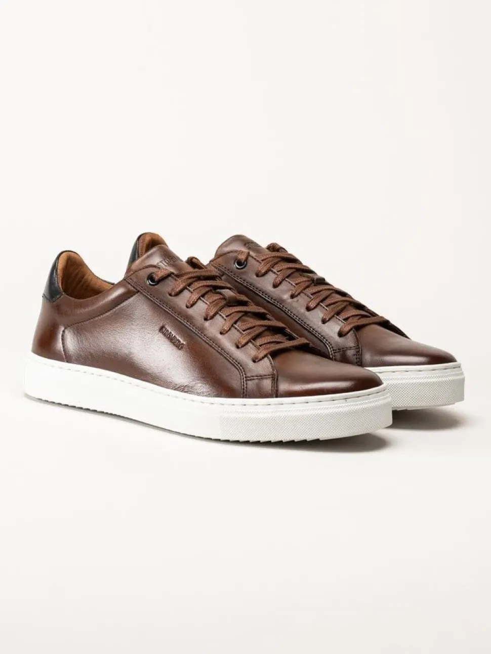 Strömberg - Arezzo - Bruna sneakers i skinn