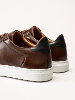 Strömberg - Arezzo - Bruna sneakers i skinn