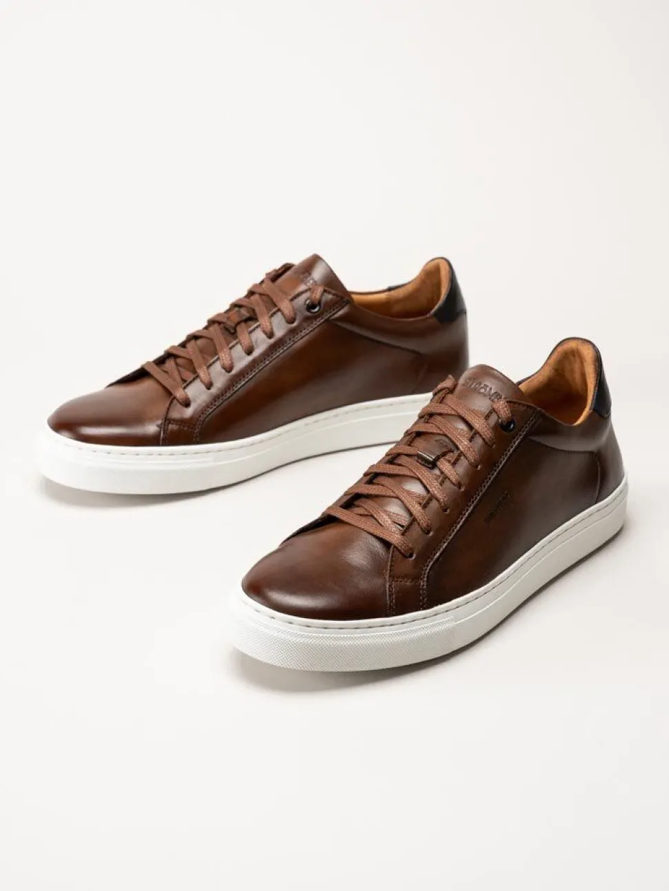 Strömberg - Arezzo - Bruna sneakers i skinn