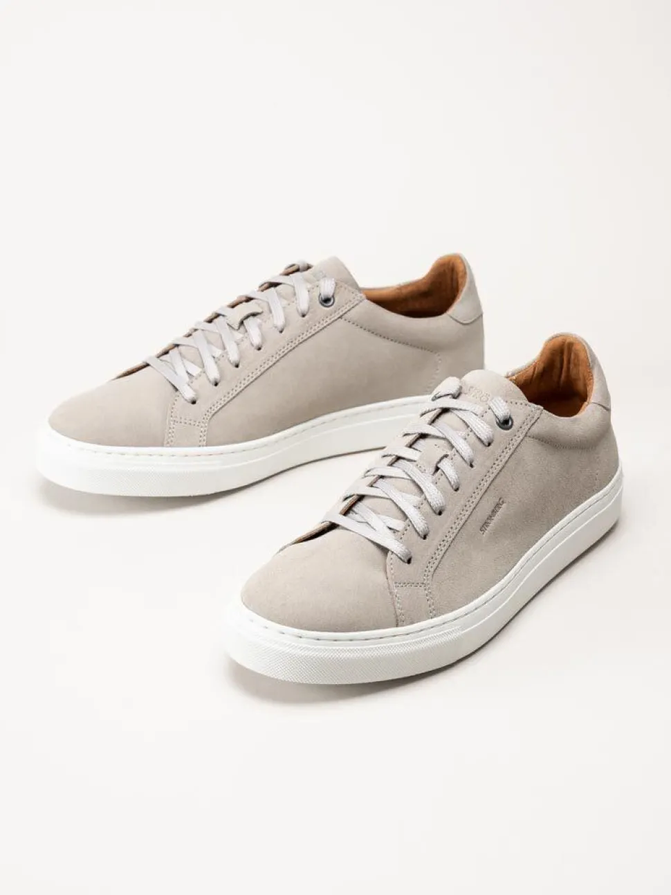 Strömberg - Arezzo - Ljusgrå sneakers i mocka