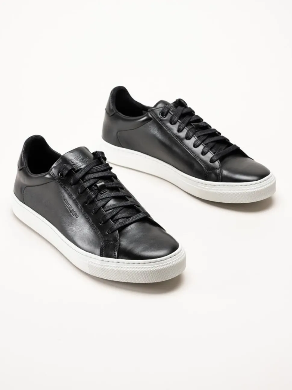 Strömberg - Arezzo - Svarta sneakers i skinn