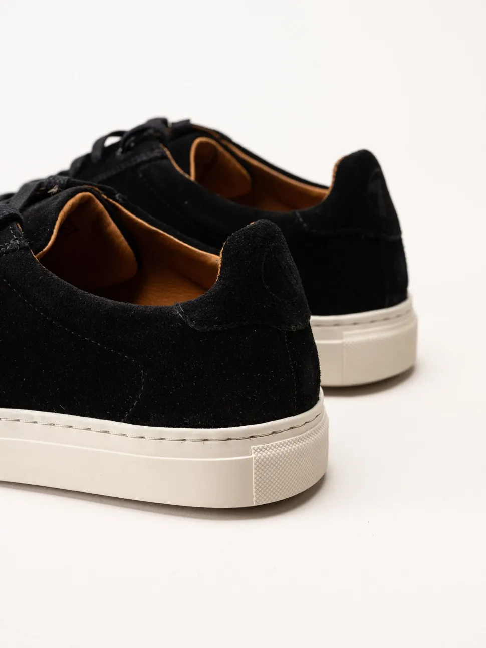 Strömberg - Arezzo - Svarta sneakers i mocka