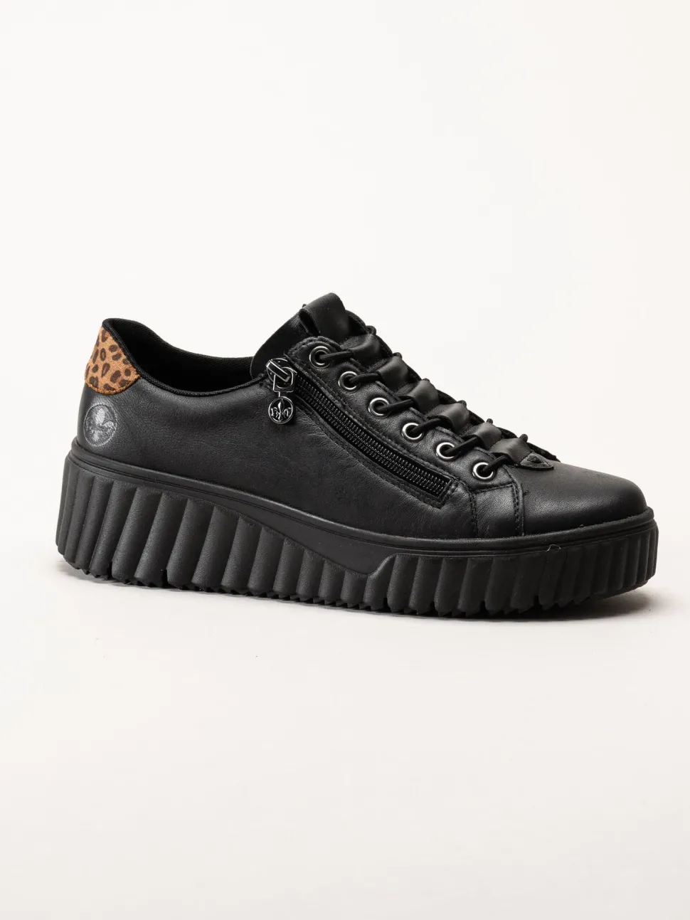 Svarta sneakers i skinn