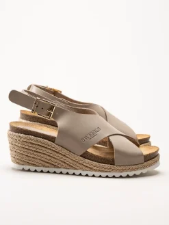 Sweeks - Selma Cross - Beige kilklackade sandaletter i skinn