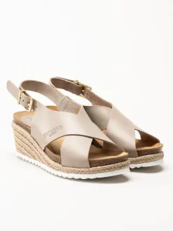 Sweeks - Selma Cross - Beige kilklackade sandaletter i skinn