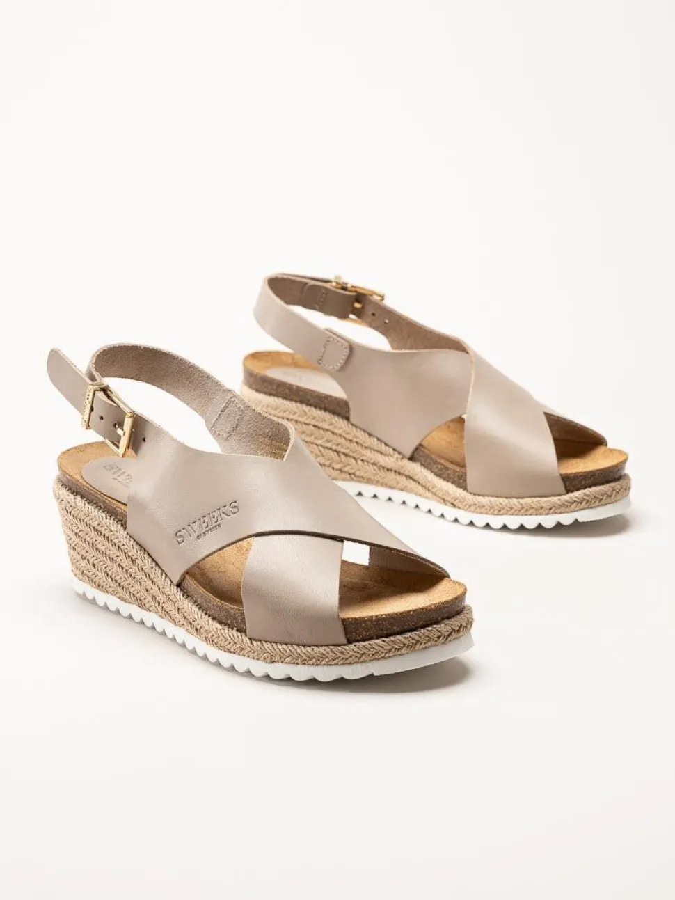 Sweeks - Selma Cross - Beige kilklackade sandaletter i skinn