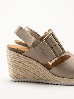 Sweeks - Tyra - Beige kilklackade sandaletter i skinn