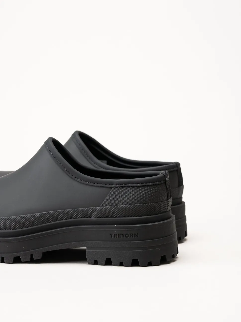 Tretorn - Ari Clog - Svarta slip on skor i naturgummi