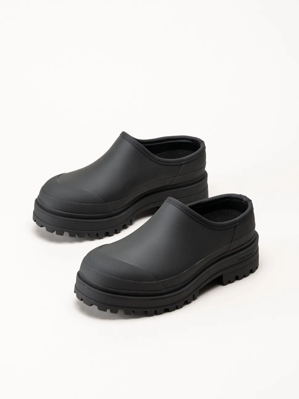 Tretorn - Ari Clog - Svarta slip on skor i naturgummi