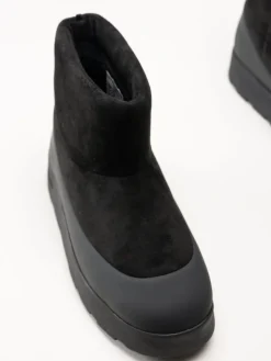 Tretorn - Asto Low Hybrid W - Svarta fodrade boots