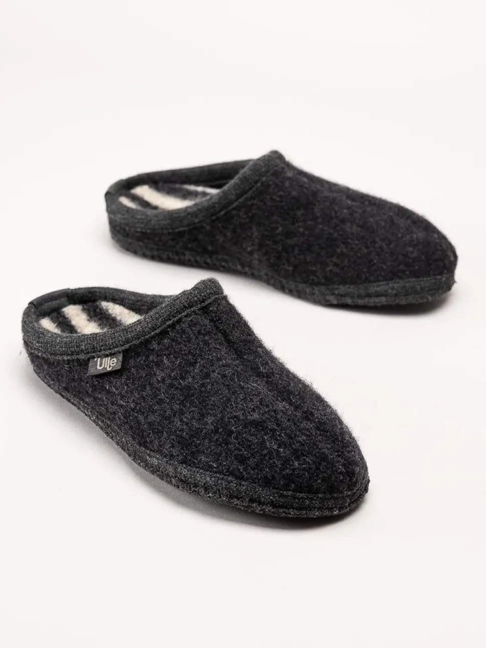 Ulle - Ulle Stripe - Svarta slip in tofflor i ull