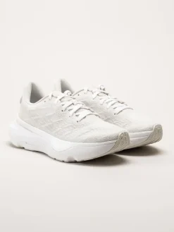 Under Armour - W Infinite Pro Cool Down - Off white löparskor i textil