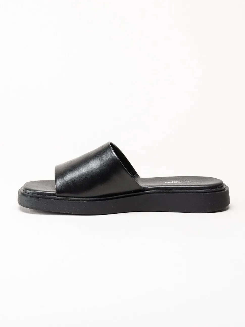 Vagabond - Connie - Svarta slip in tofflor i skinn