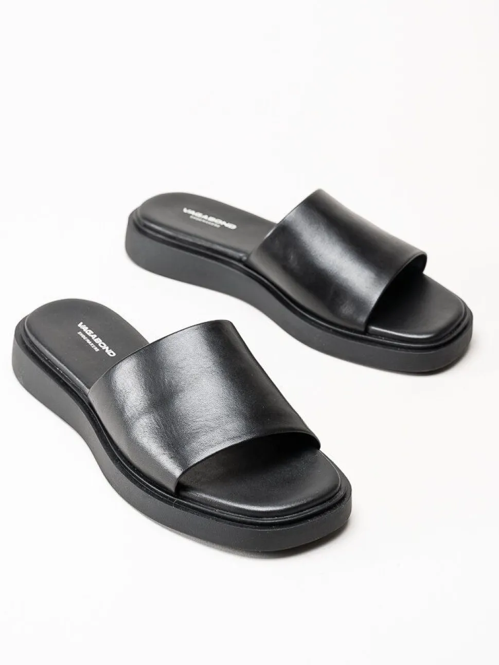 Vagabond - Connie - Svarta slip in tofflor i skinn