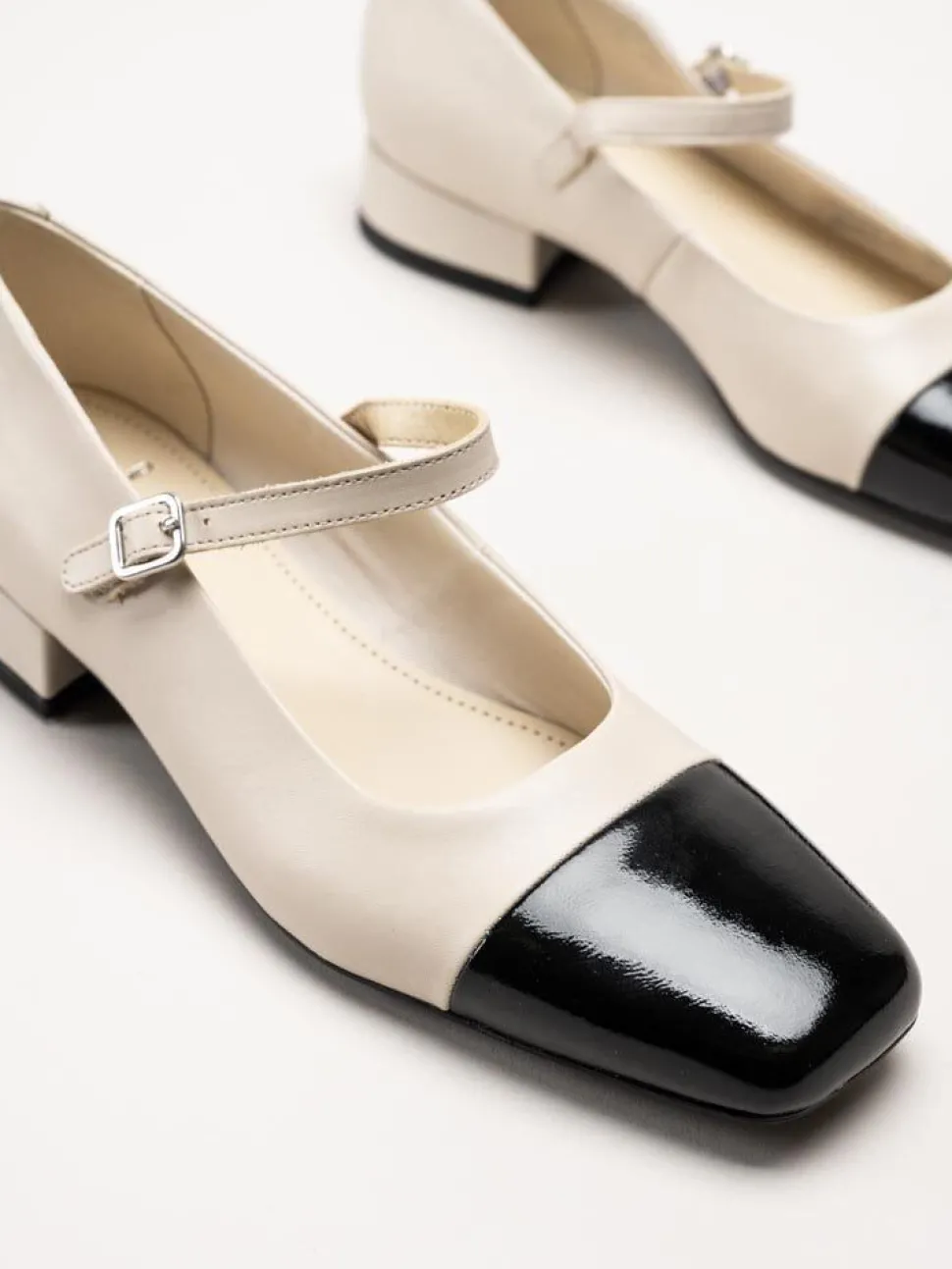Vagabond - Debbi - Ljusbeige Mary Jane pumps i skinn