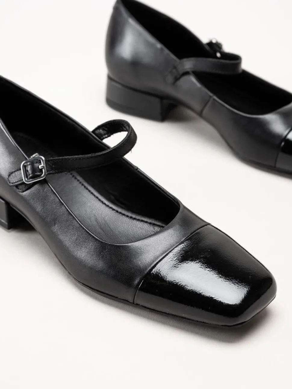 Vagabond - Debbi - Svarta Mary Jane pumps i skinn