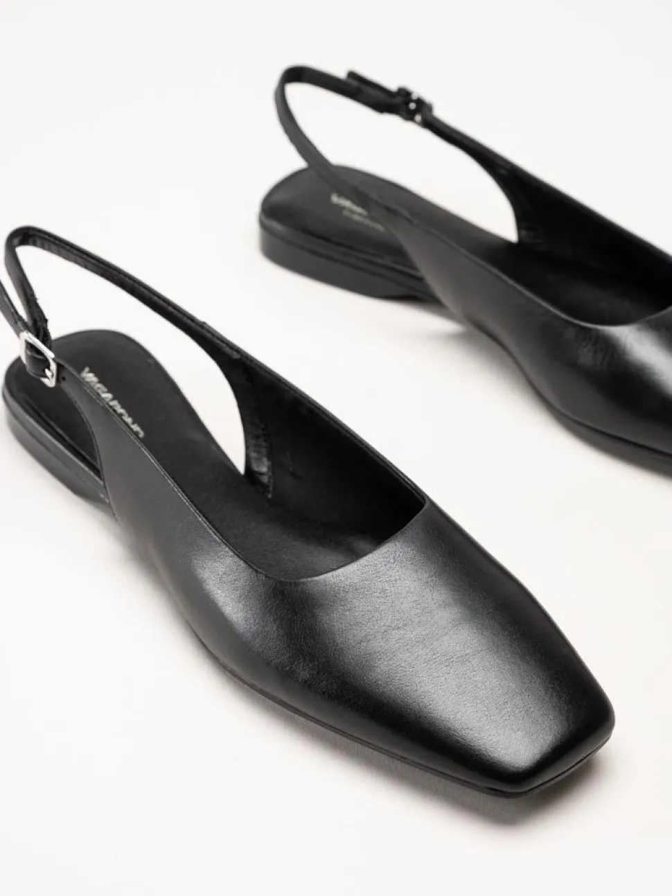 Vagabond - Delia - Svarta slingbacks i skinn