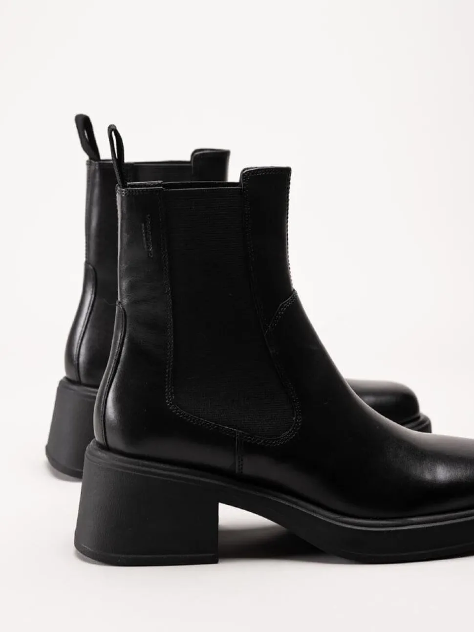 Vagabond - Dorah - Svarta chelsea boots med klack