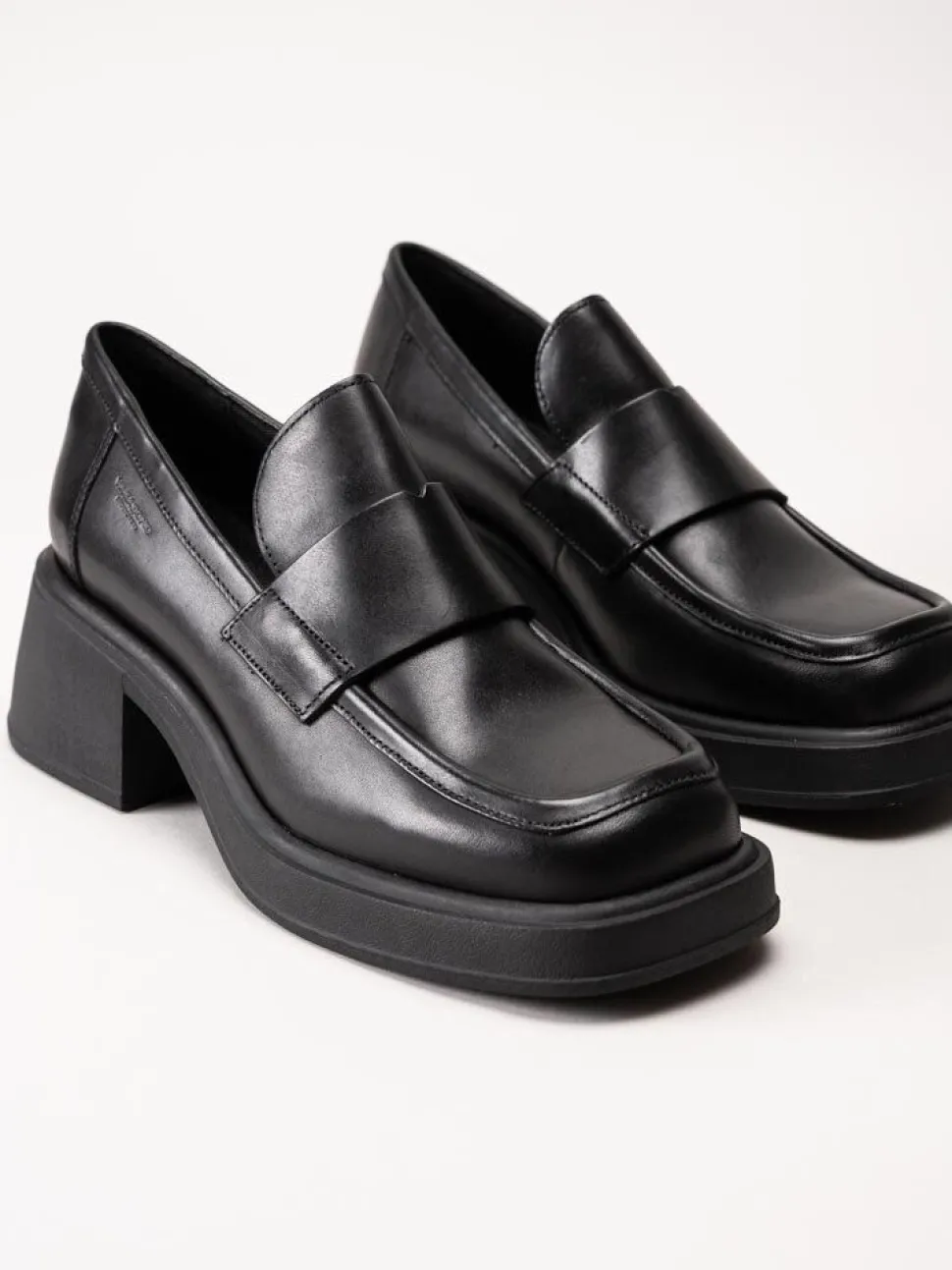 Vagabond - Dorah - Svarta skinnloafers med klack