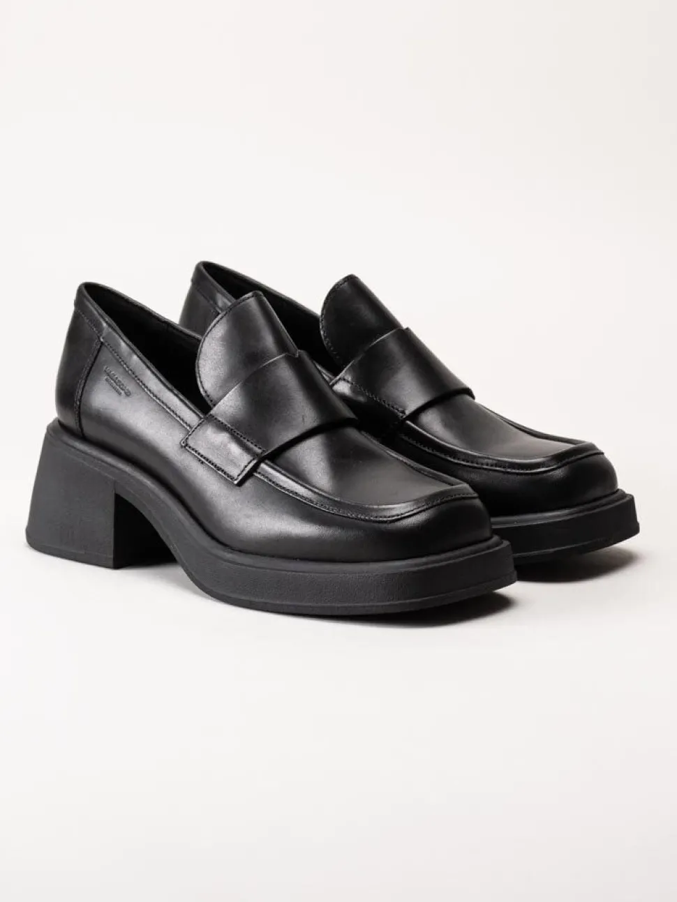 Vagabond - Dorah - Svarta skinnloafers med klack
