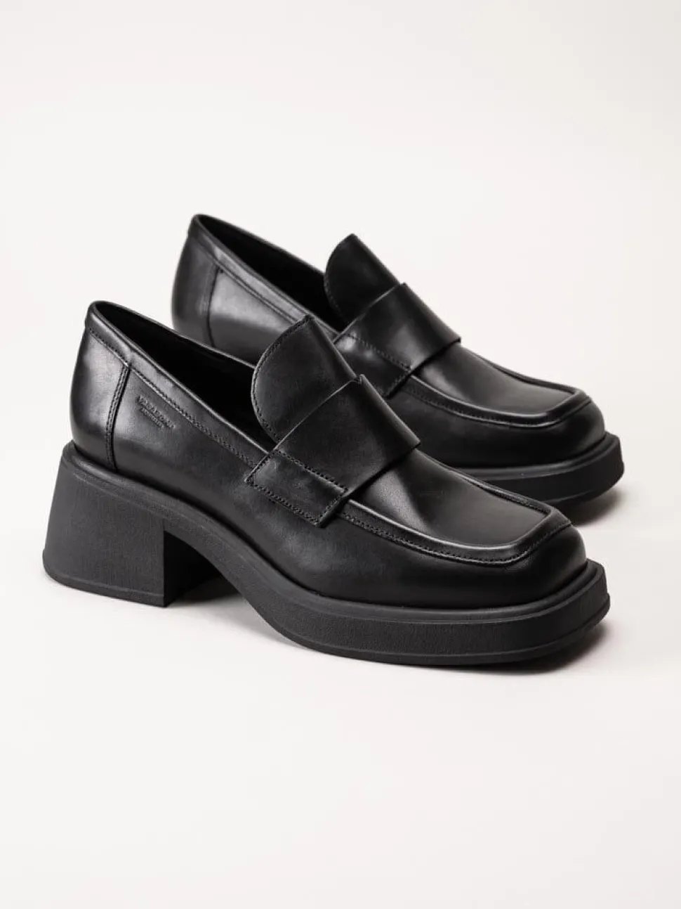 Vagabond - Dorah - Svarta skinnloafers med klack
