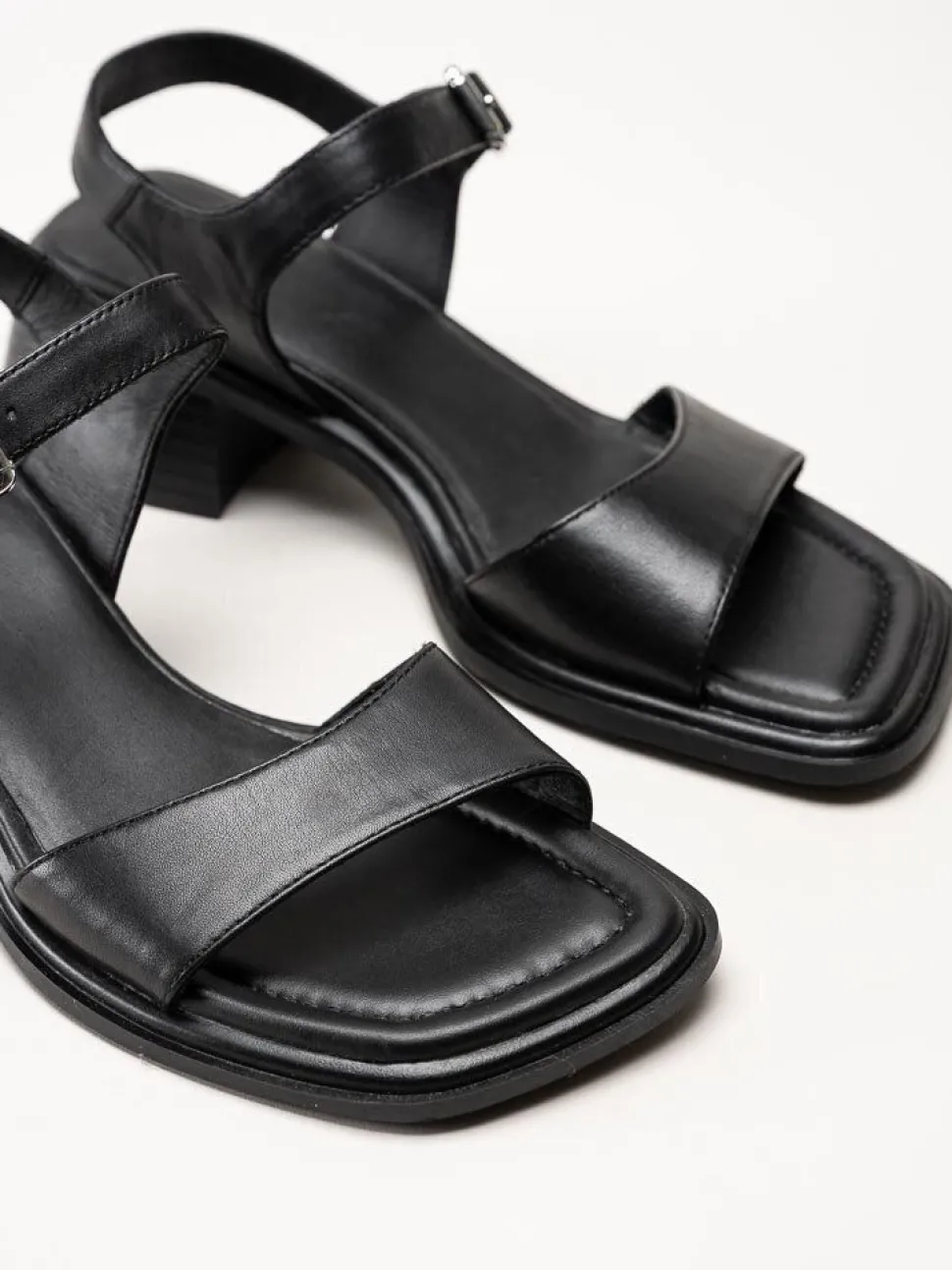 Vagabond - Ines - Svart sandalett