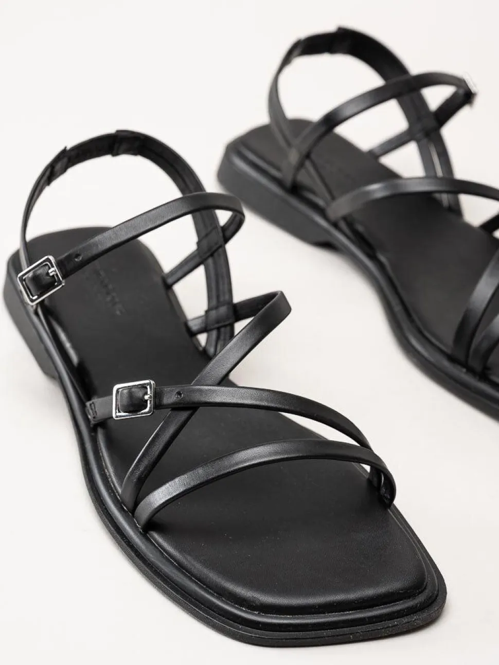 Vagabond - Izzy - Svarta sandaler i skinn